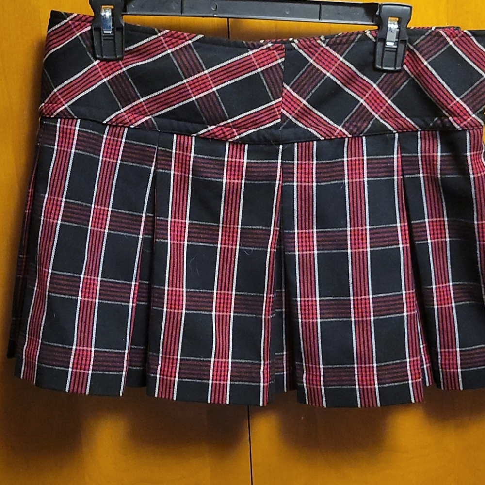 Pleated skirt size 28